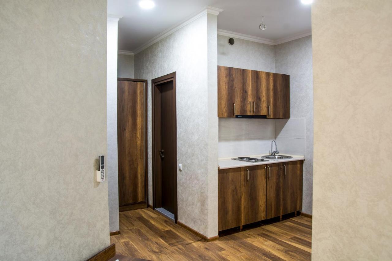 Hotel Absolut Батуми Экстерьер фото