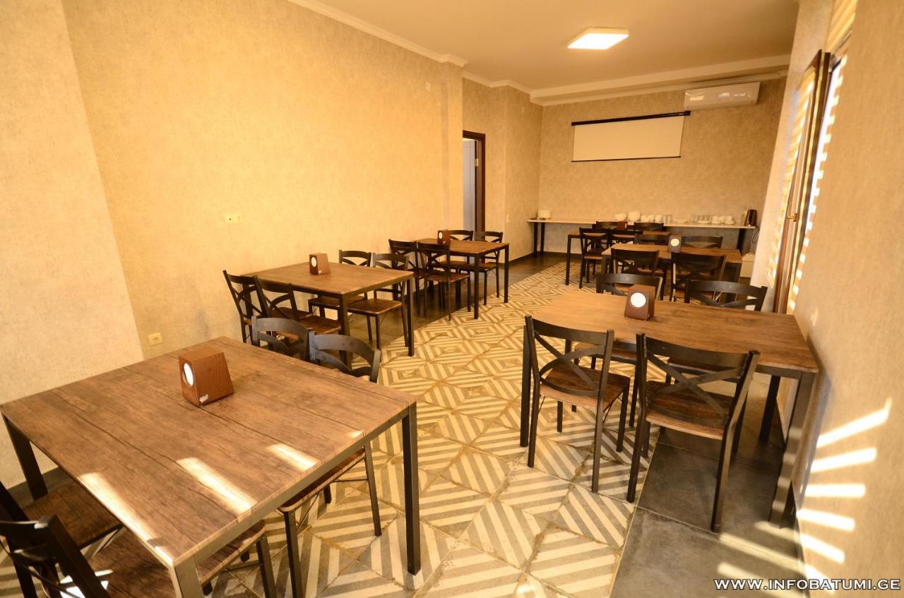 Hotel Absolut Батуми Экстерьер фото