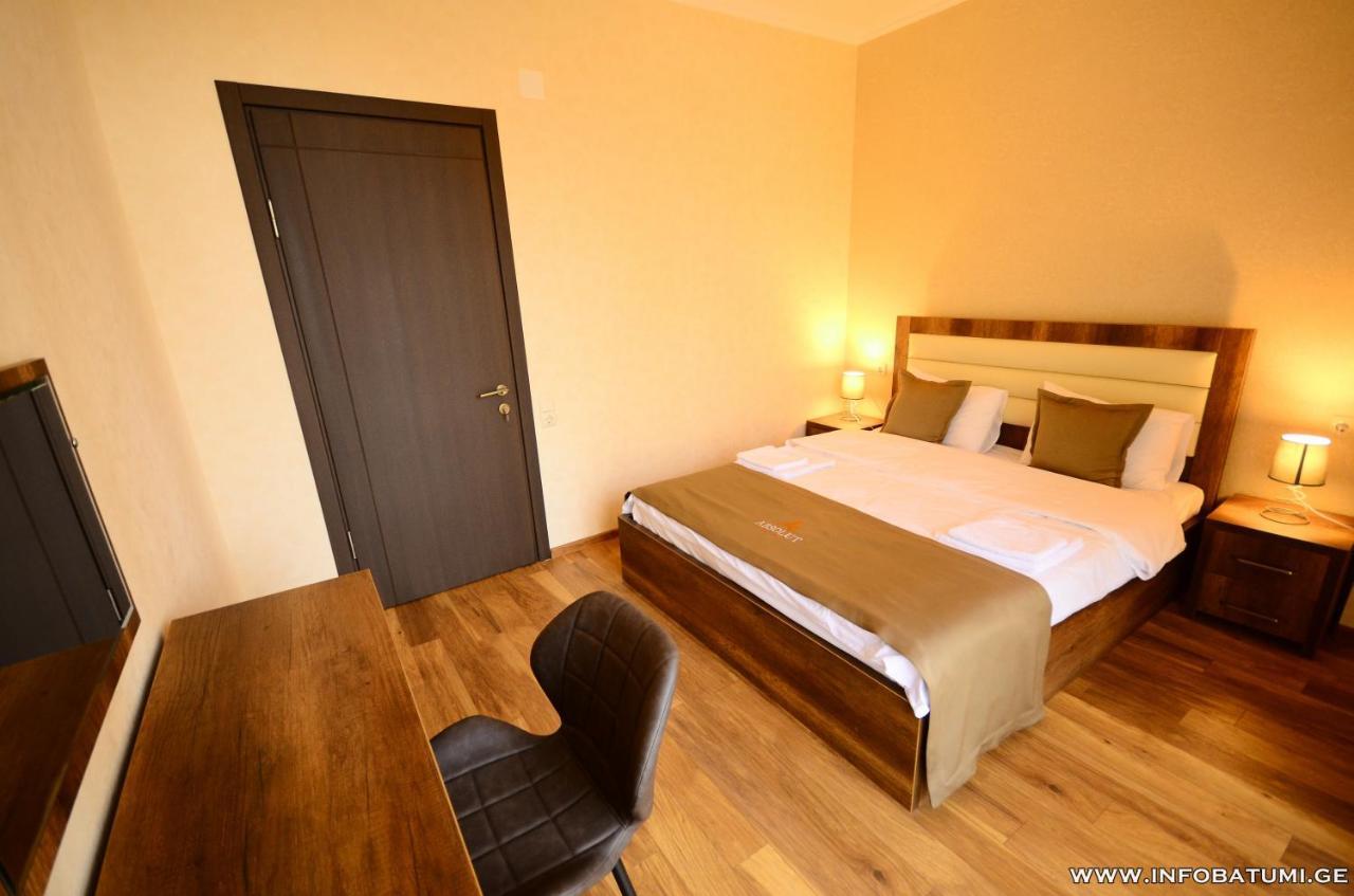 Hotel Absolut Батуми Экстерьер фото